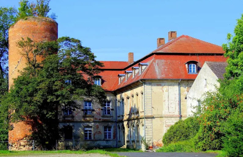 Schloss und Burg Zichow, Germany